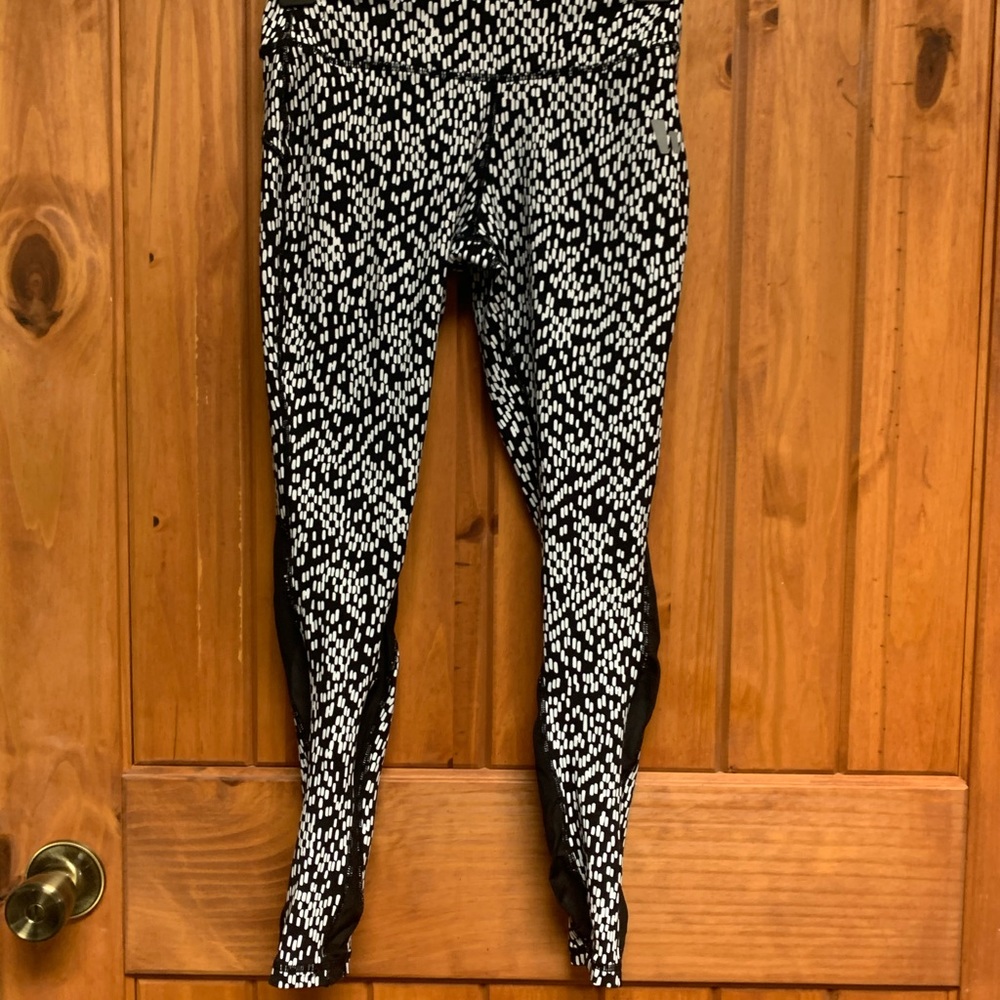 Printed Work Out Leggings w/ Mesh Detail on legs